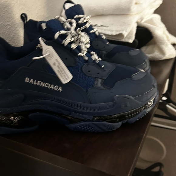 Balenciaga’s - Picture 7 of 7